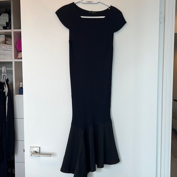 Club Monaco knit ruffle dress - Picture 1 of 5